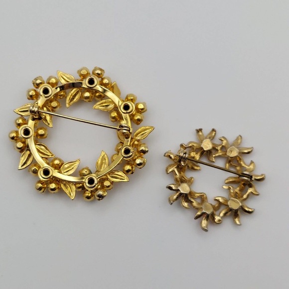 Floral Wreath Brooch Lot of 2 Enamel Rhinestone Round Flower Pins Multi Tone - Picture 6 of 7